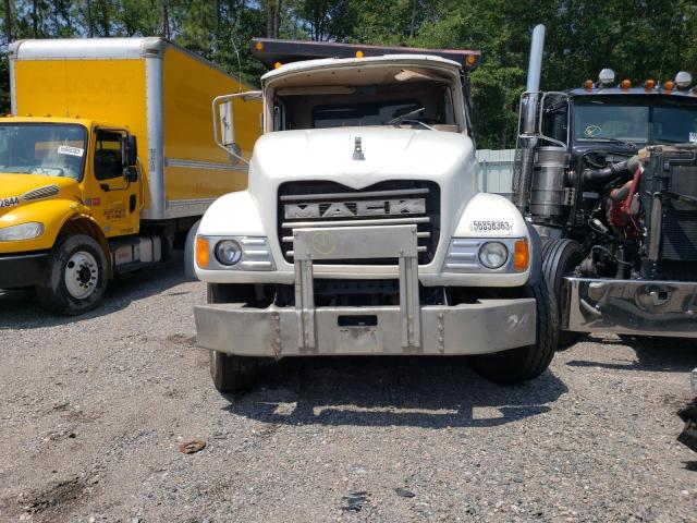 1M2AG11C73M006854 - 2003 MACK 700 CV700 WHITE photo 3