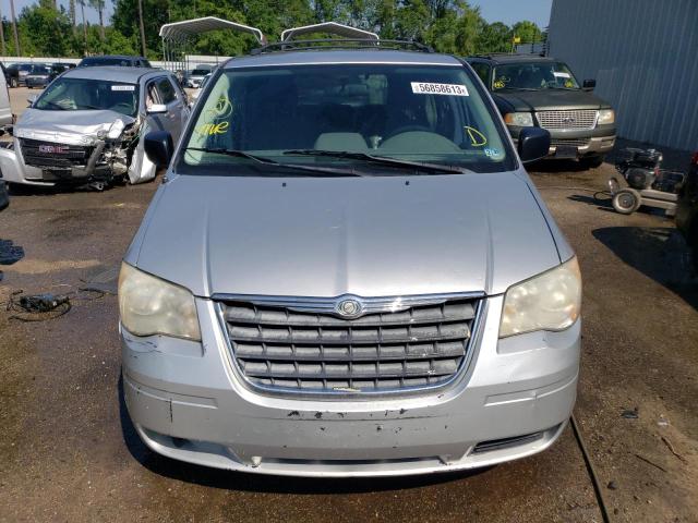 2A4RR4DE6AR105265 - 2010 CHRYSLER TOWN & COU LX SILVER photo 5