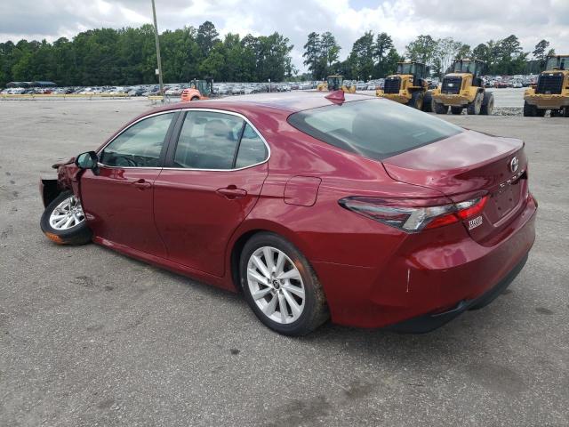 4T1C11AKXNU683613 - 2022 TOYOTA CAMRY LE RED photo 2