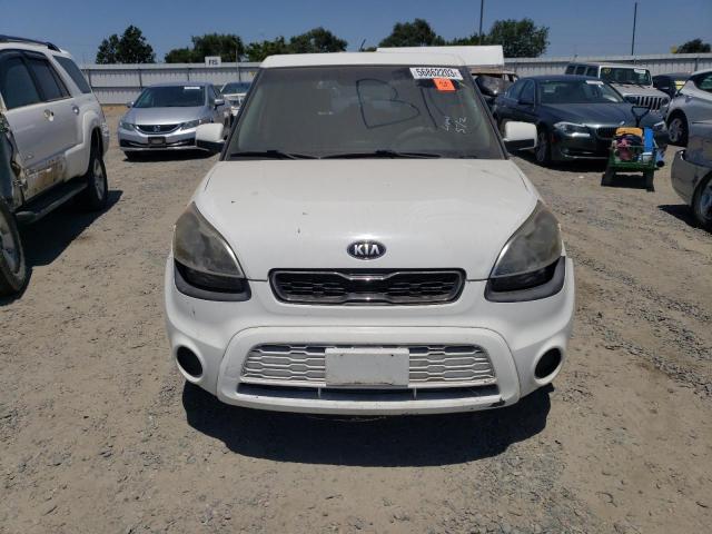 KNDJT2A5XD7529986 - 2013 KIA SOUL WHITE photo 5