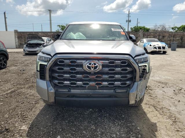 5TFNA5AB7RX035218 - 2024 TOYOTA TUNDRA CREWMAX PLATINUM Күміс фото 5
