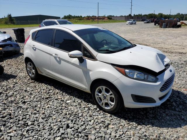 3FADP4EJ9FM100504 - 2015 FORD FIESTA SE WHITE photo 4