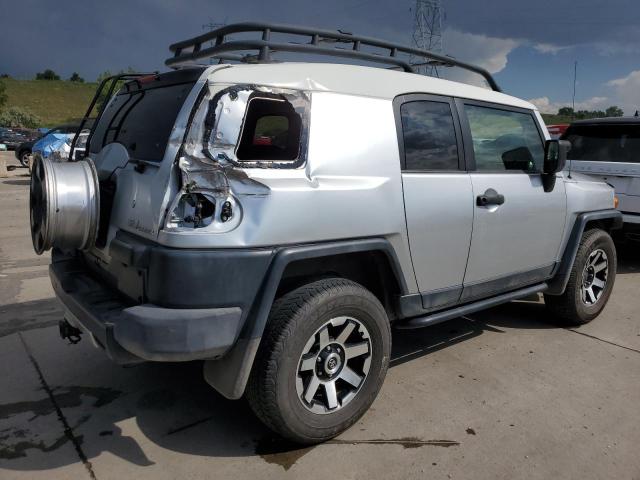 JTEBU11F170098032 - 2007 TOYOTA FJ CRUISER SILVER photo 3