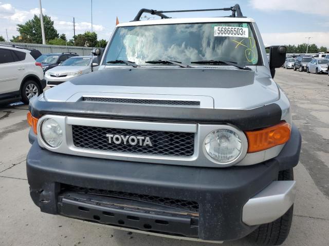 JTEBU11F170098032 - 2007 TOYOTA FJ CRUISER SILVER photo 5