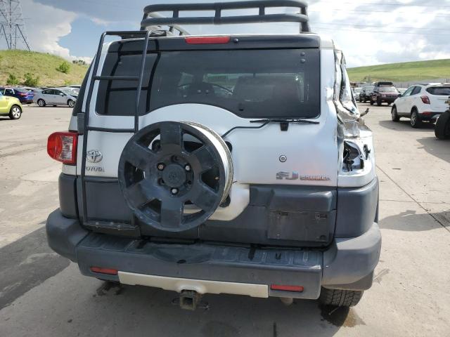 JTEBU11F170098032 - 2007 TOYOTA FJ CRUISER SILVER photo 6