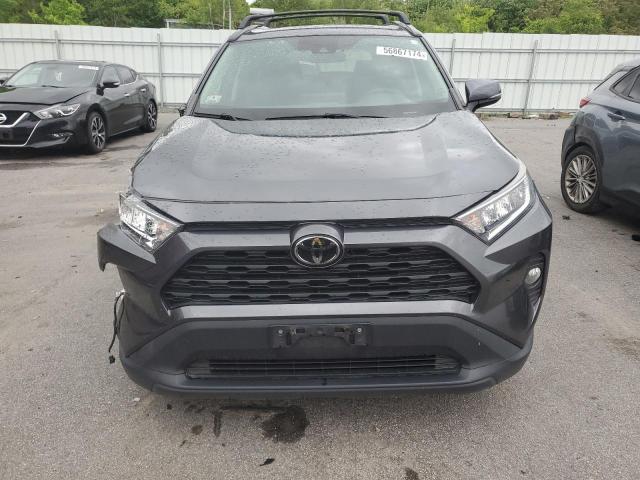 2T3P1RFV1LC134360 - 2020 TOYOTA RAV4 XLE GRAY photo 5