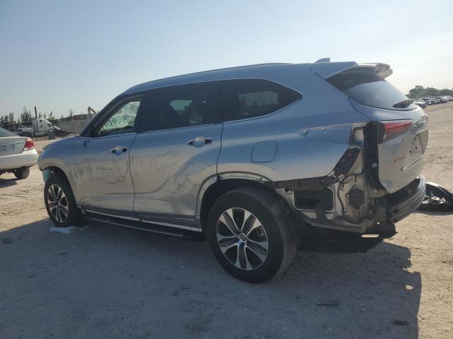 5TDGZRAH4NS120627 - 2022 TOYOTA HIGHLANDER XLE SILVER photo 2