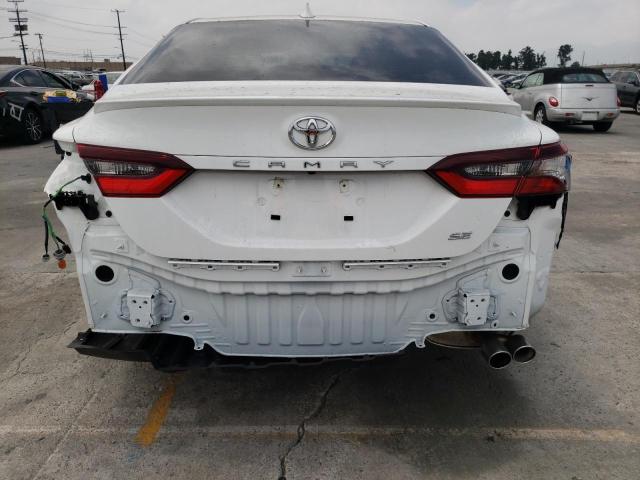 4T1G11AK7PU150736 - 2023 TOYOTA CAMRY SE NIGHT SHADE WHITE photo 6