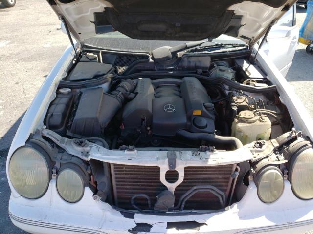 WDBJF65J71B324607 - 2001 MERCEDES-BENZ E 320 WHITE photo 11