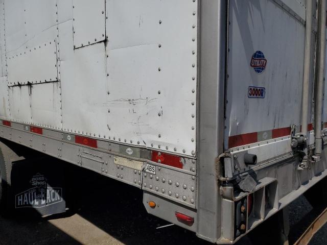 1UYVS253XBU172208 - 2011 UTILITY VS2RA თეთრი ფოტო 9