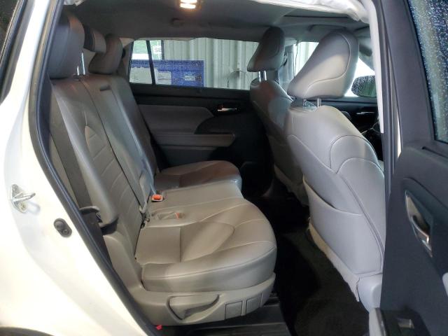 5TDGZRBH4NS195276 - 2022 TOYOTA HIGHLANDER XLE WHITE photo 11