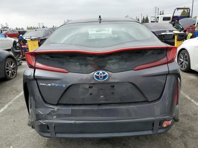 JTDKARFP2J3087074 - 2018 TOYOTA PRIUS PRIM ნაცრისფერი ფოტო 6