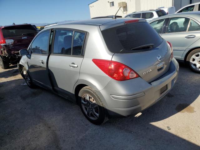 3N1BC13E98L453225 - 2008 NISSAN VERSA S GRAY photo 2