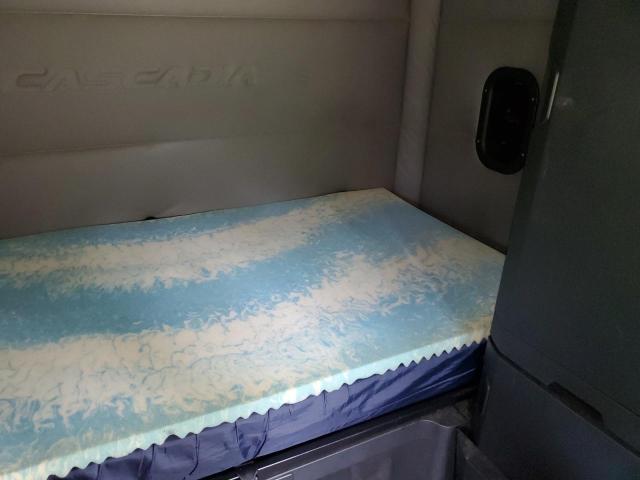 3AKJHHDRXJSJX2120 - 2018 FREIGHTLINER CASCADIA 1 RED photo 6