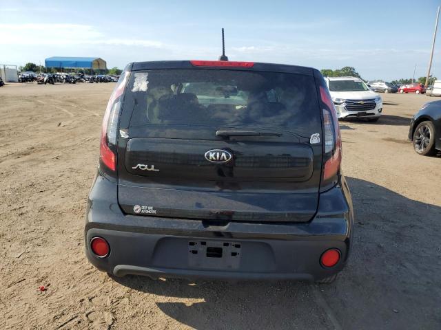 KNDJN2A2XH7438657 - 2017 KIA SOUL BLACK photo 6