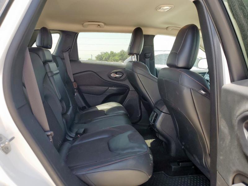 1C4PJMBS3GW189266 - 2016 JEEP CHEROKEE TRAILHAWK WHITE photo 11