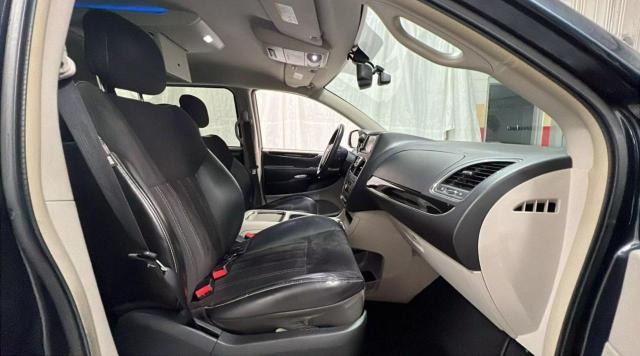 2C4RC1CG6ER252247 - 2014 CHRYSLER TOWN & COU TOURING L BLACK photo 5