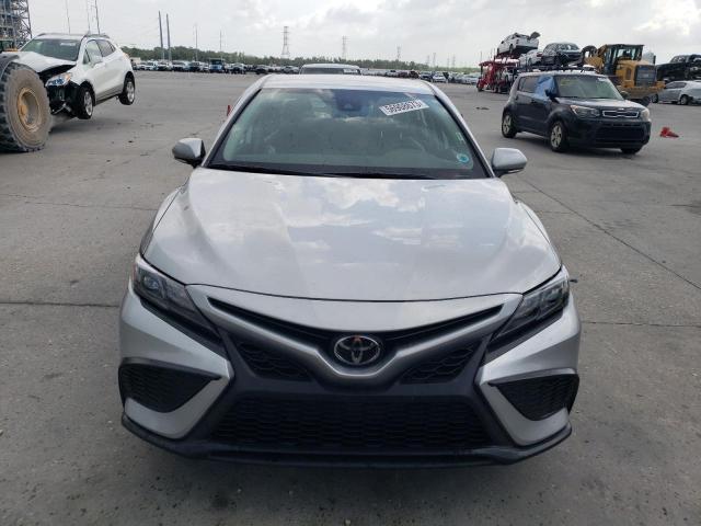 4T1G11AK8PU763609 - 2023 TOYOTA CAMRY SE NIGHT SHADE SILVER photo 5