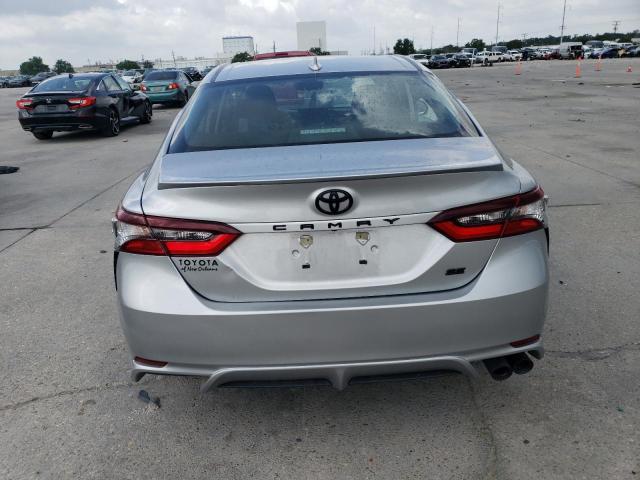4T1G11AK8PU763609 - 2023 TOYOTA CAMRY SE NIGHT SHADE SILVER photo 6