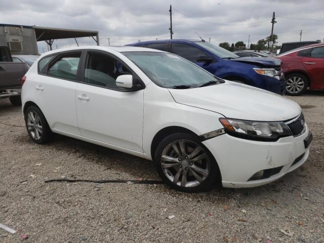 KNAFW5A37B5330283 - 2011 KIA FORTE SX WHITE photo 4