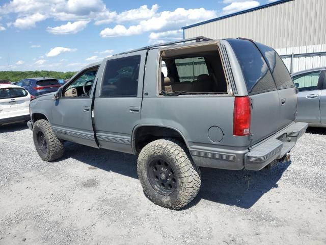 1GNEK13R8XJ469526 - 1999 CHEVROLET TAHOE K1500 GRAY photo 2