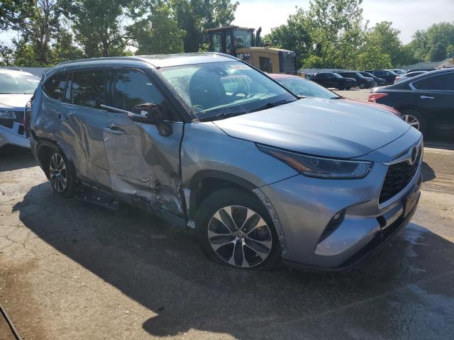 5TDGZRBH1MS058746 - 2021 TOYOTA HIGHLANDER XLE BLUE photo 4