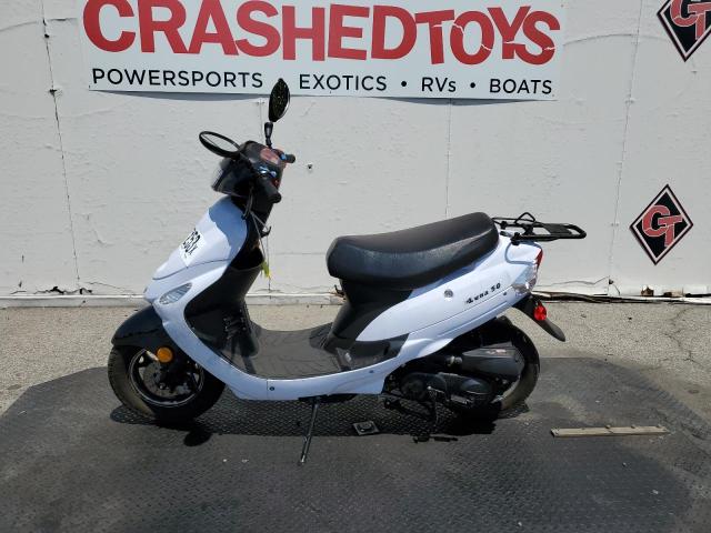 L2BB9NCC1NB413035 - 2022 BOOM SCOOTER 50 WHITE photo 3