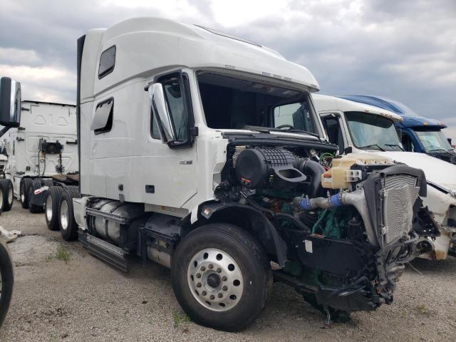 4V4NC9EJ1RN663987 - 2024 VOLVO VN VNL WHITE photo 1