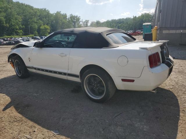 1ZVFT84N675356047 - 2007 FORD MUSTANG WHITE photo 2