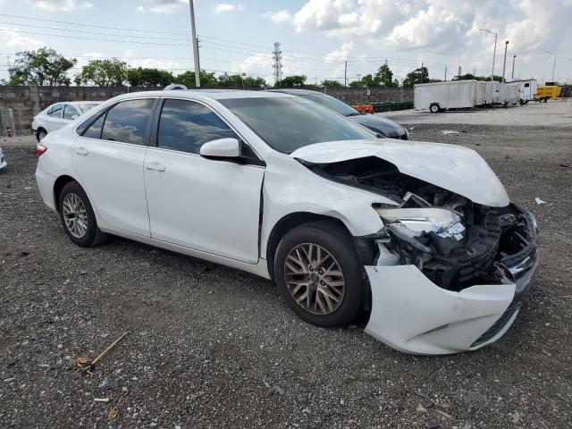 4T1BF1FK4HU373600 - 2017 TOYOTA CAMRY LE WHITE photo 4