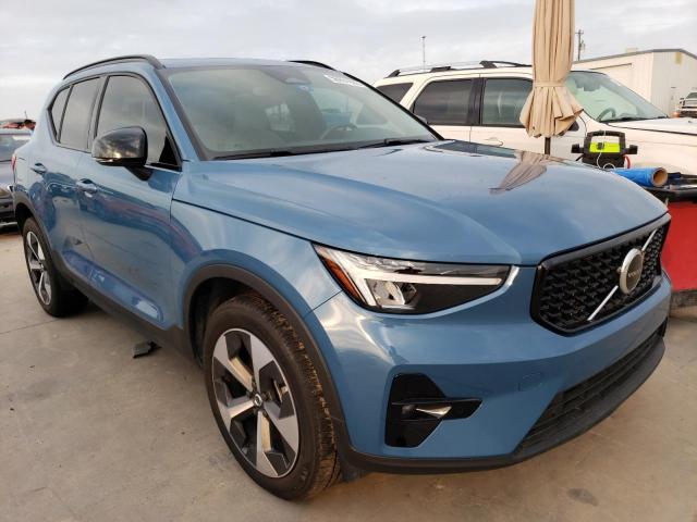 YV4L12UW4P2983894 - 2023 VOLVO XC40 PLUS BLUE photo 4