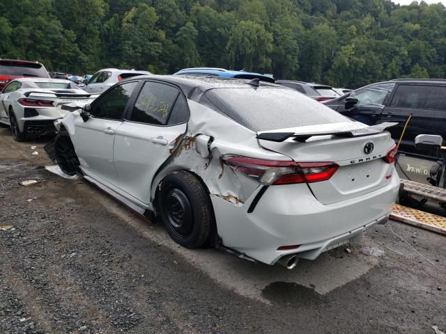 4T1KZ1AK1MU057712 - 2021 TOYOTA CAMRY TRD WHITE photo 3