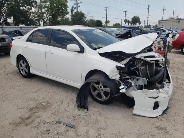 5YFBU4EEXDP176848 - 2013 TOYOTA COROLLA BASE WHITE photo 4