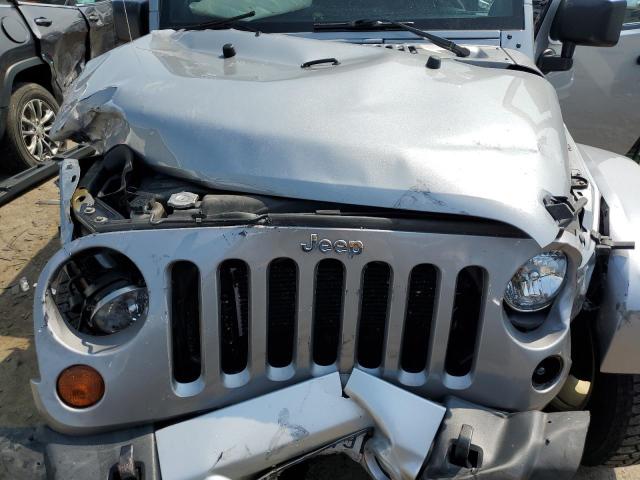 1C4AJWBG5DL559272 - 2013 JEEP WRANGLER SAHARA SILVER photo 11