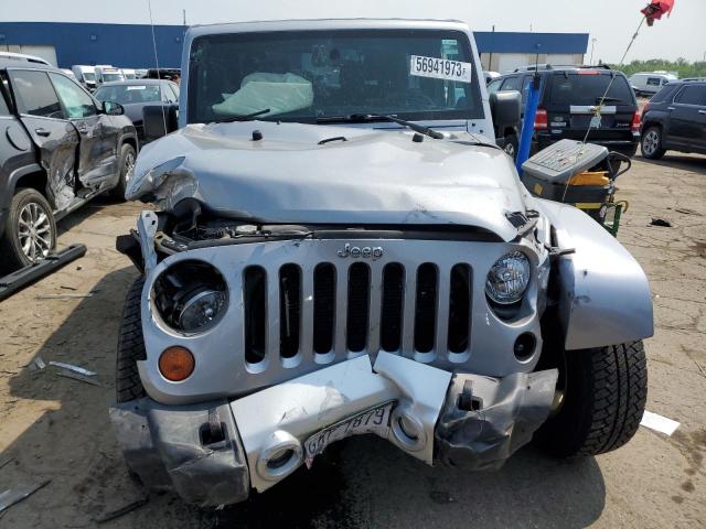 1C4AJWBG5DL559272 - 2013 JEEP WRANGLER SAHARA SILVER photo 5