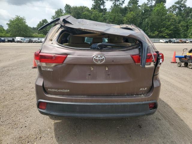 5TDKZRFH3JS254798 - 2018 TOYOTA HIGHLANDER SE BROWN photo 6