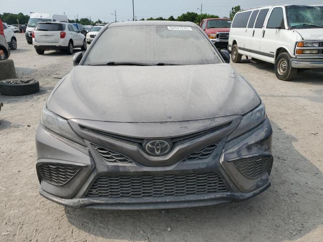 4T1G11AK7PU810595 - 2023 TOYOTA CAMRY SE NIGHT SHADE GRAY photo 5