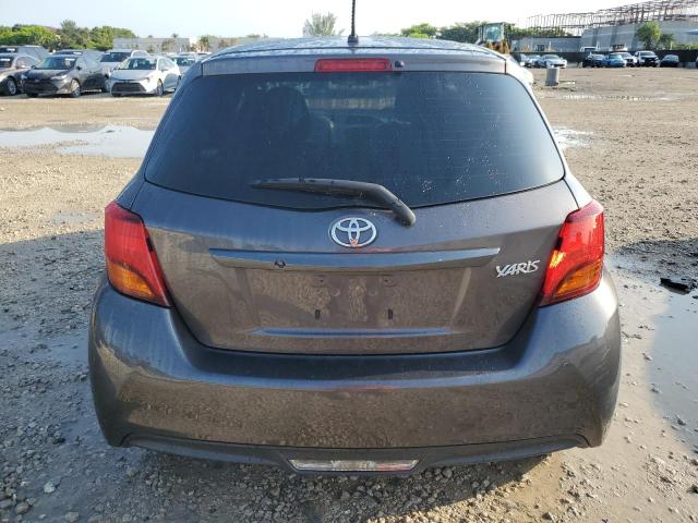 VNKKTUD36HA080946 - 2017 TOYOTA YARIS L GRAY photo 6