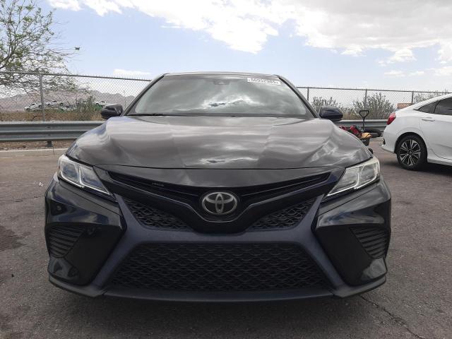 4T1B11HK4JU613276 - 2018 TOYOTA CAMRY L Schwarz Foto 5