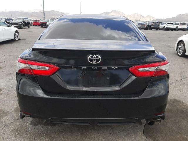 4T1B11HK4JU613276 - 2018 TOYOTA CAMRY L Schwarz Foto 6