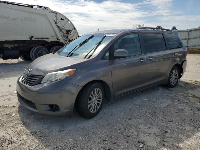 2015 TOYOTA SIENNA XLE, null