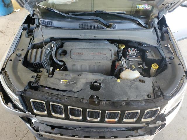 3C4NJDBBXKT601818 - 2019 JEEP COMPASS LATITUDE SILVER photo 11