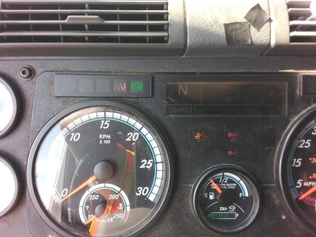 3AKJGLDR0GSGW7413 - 2016 FREIGHTLINER CASCADIA 1 WHITE photo 8