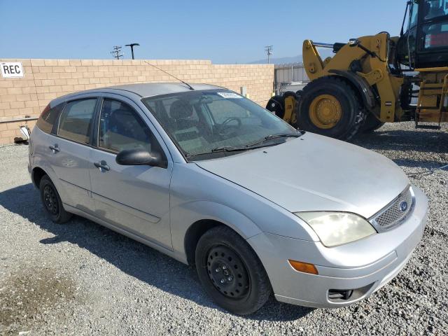 1FAHP37N97W165088 - 2007 FORD FOCUS ZX5 SILVER photo 4