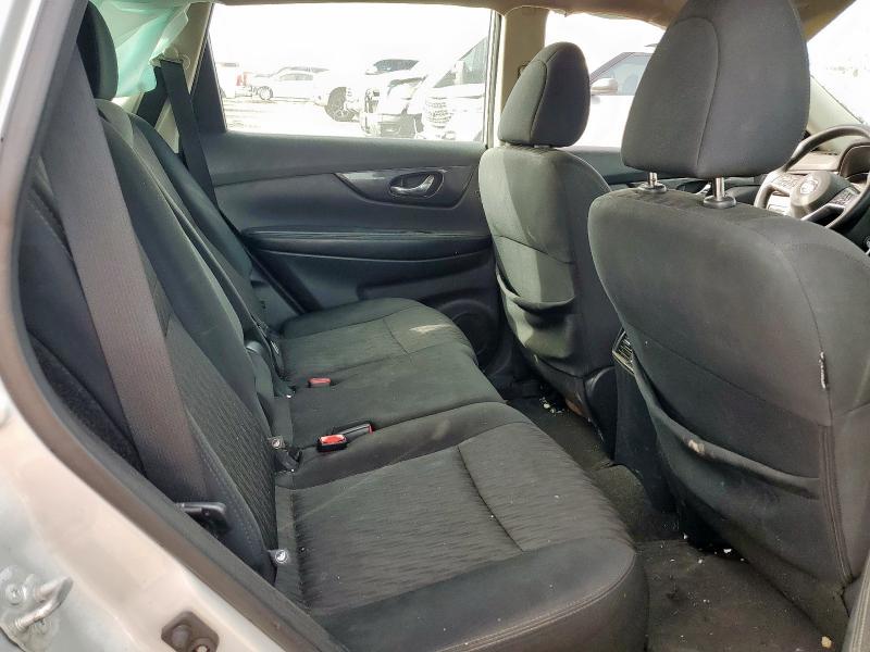 5N1AT2MTXJC755566 - 2018 NISSAN ROGUE S Argent photo 10