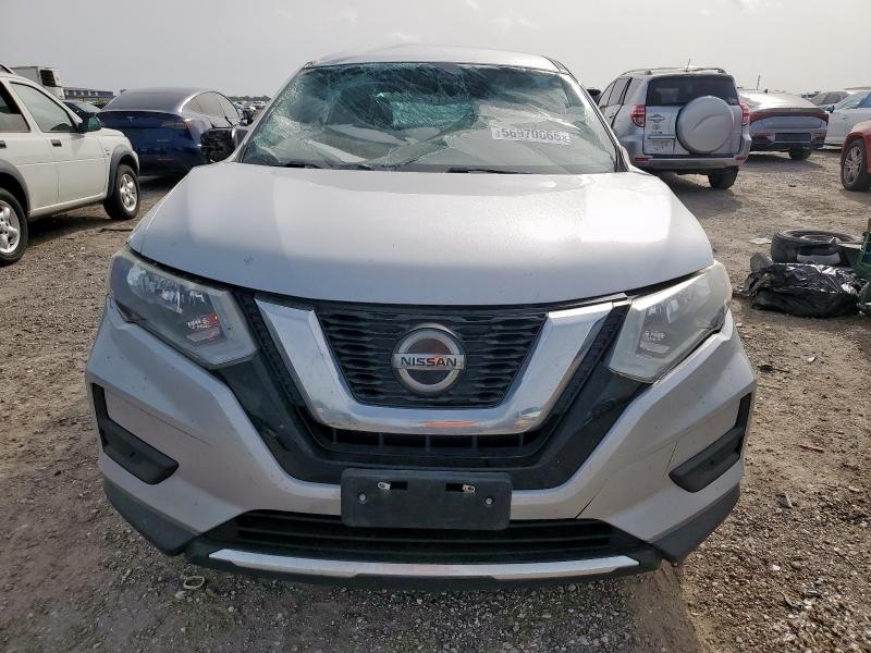 5N1AT2MTXJC755566 - 2018 NISSAN ROGUE S Argent photo 5