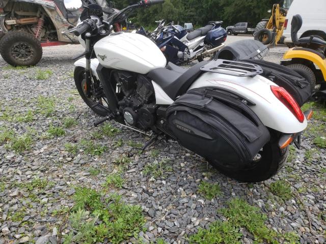 5VPFTB001H3000470 - 2017 VICTORY MOTORCYCLES OCTANE WHITE photo 3