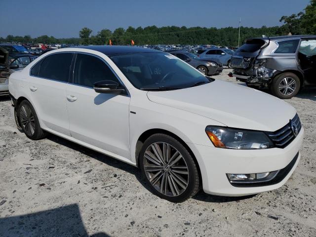 1VWBS7A3XFC097684 - 2015 VOLKSWAGEN PASSAT SE WHITE photo 4