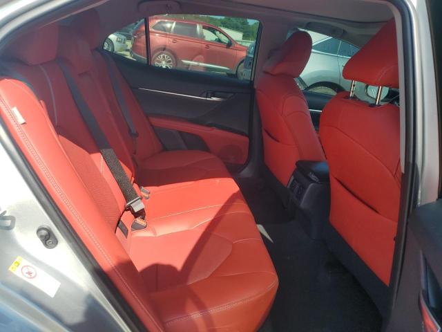 4T1BZ1HK3JU013471 - 2018 TOYOTA CAMRY XSE SILVER photo 10