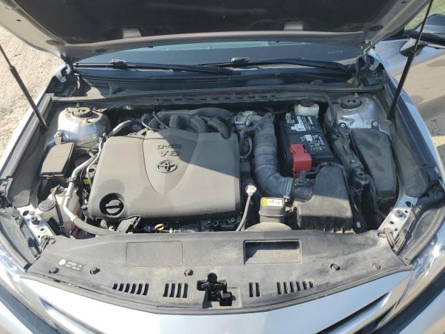 4T1BZ1HK3JU013471 - 2018 TOYOTA CAMRY XSE SILVER photo 11